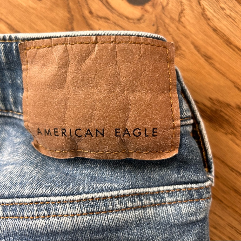 Men's Distressed American Eagle Slim fit 31x32 Blue Jeans - Picture 3 of 7
